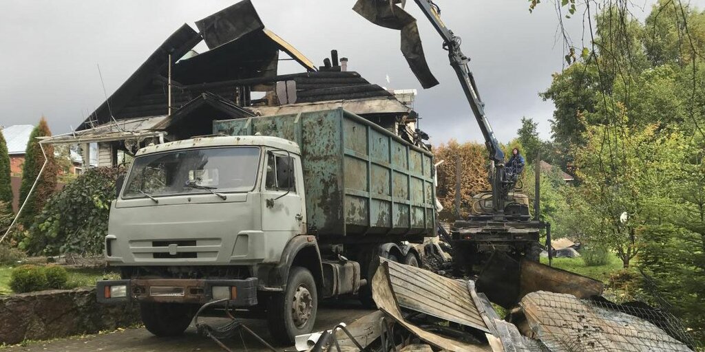 Вывоз мусора после пожара с утилизацией в Сибае в октябре