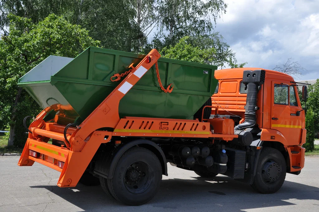 Заказ бункеровоза для вывоза мусора и отходов в Сибае в октябре