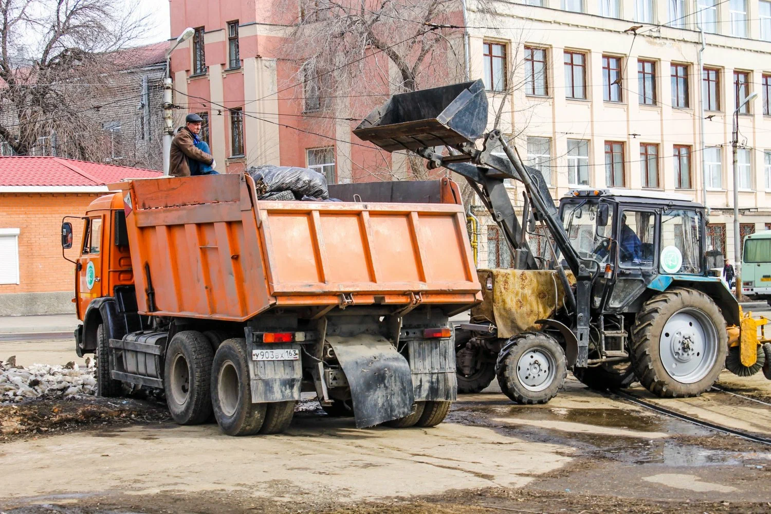 Вывоз мусора Камазом в Сибае – аренда и заказ Камаза 10 тонн от 2415 руб. в ПроМусор