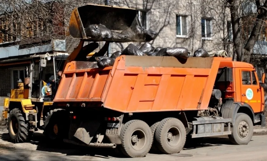 Вывоз мусора грузовым фургоном 5 тонн в Сибае – ПроМусор, аренда, цена от 1593 руб