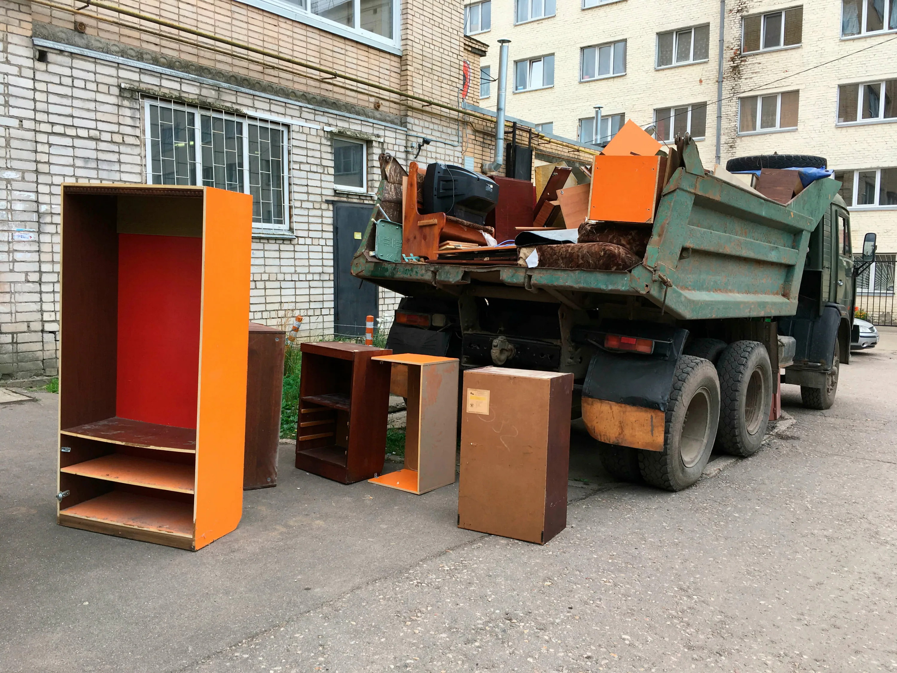 Утилизация старой мебели с вывозом и разбором в Сибае в октябре