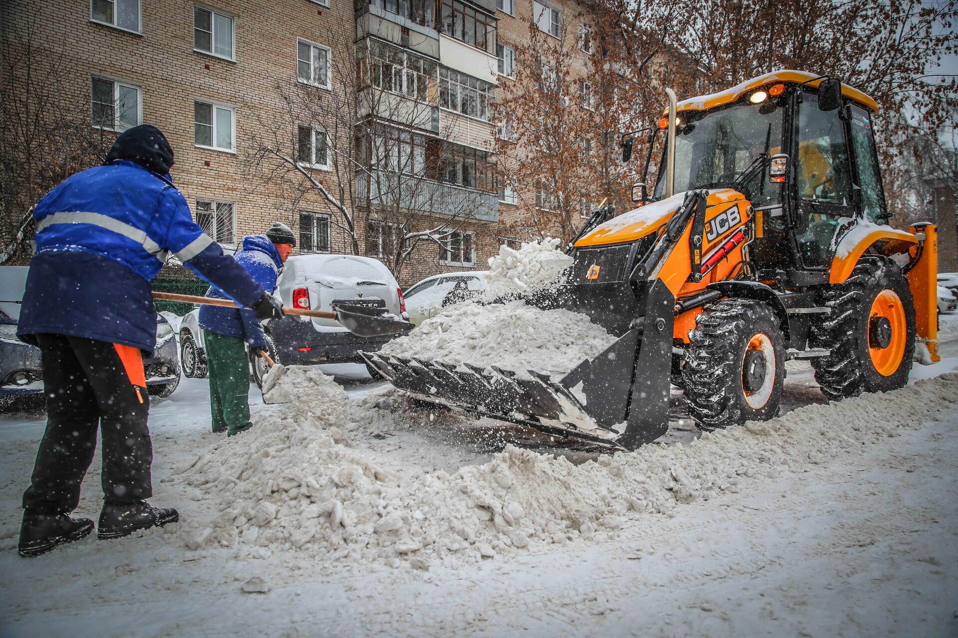 Очистка дворов от снега и наледи в Сибае — уборка снега, трактор и ручная, цены от 514 руб. | ПроМусор